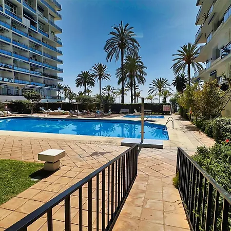 Skol 335. Fantastic Beachfront Facing South. ماربيا