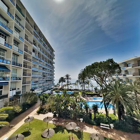 Skol 335. Fantastic Beachfront Facing South. * ماربيا