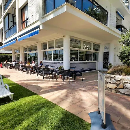 Skol 335. Fantastic Beachfront Facing South. شقة ماربيا