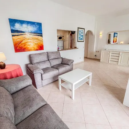 Skol 335. Fantastic Beachfront Facing South. * ماربيا
