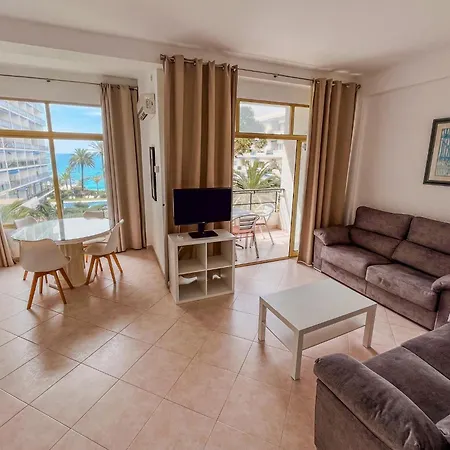 Skol 335. Fantastic Beachfront Facing South. شقة ماربيا