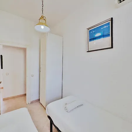 Apartmán Skol 335. Fantastic Beachfront Facing South. *