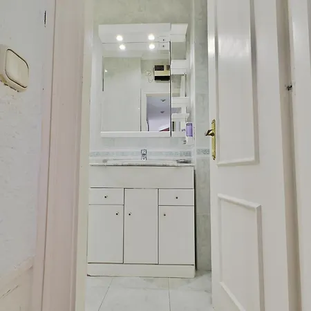 Skol 335. Fantastic Beachfront Facing South. Apartmán *