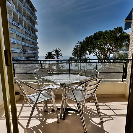 Skol 335. Fantastic Beachfront Facing South. Apartmán