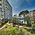 Skol 335. Fantastic Beachfront Facing South. Apartment Marbella