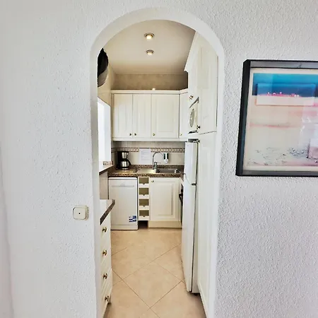 Skol 335. Fantastic Beachfront Facing South. Apartment *