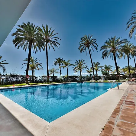 Apartamento Skol 335. Fantastic Beachfront Facing South.