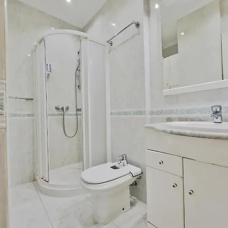 Apartment Skol 335. Fantastic Beachfront Facing South.