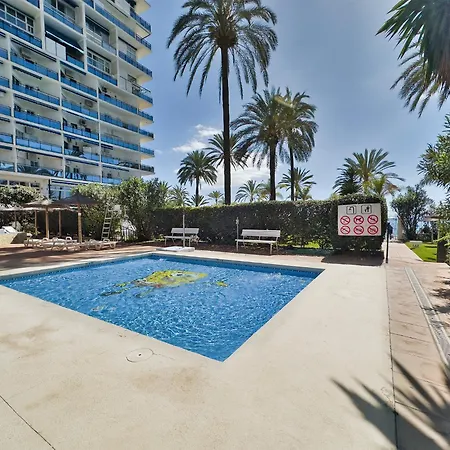 Skol 335. Fantastic Beachfront Facing South. *