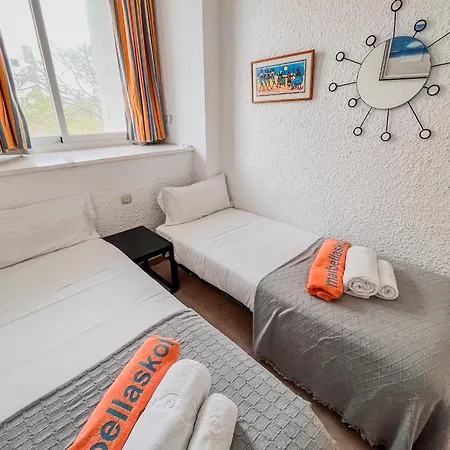 Apartman Skol 335. Fantastic Beachfront Facing South.