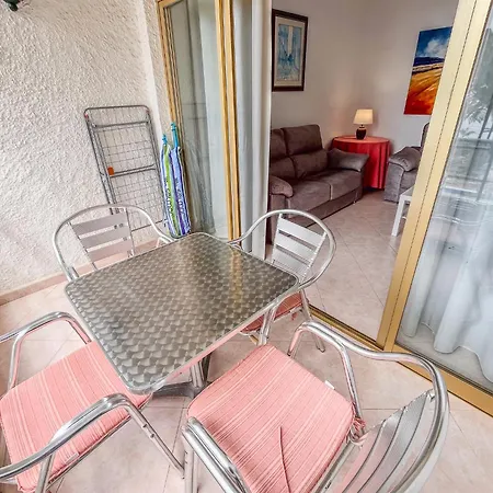 Apartamento Skol 335. Fantastic Beachfront Facing South.