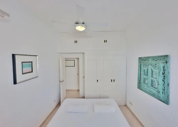 Skol 335. Fantastic Beachfront Facing South. Apartman *