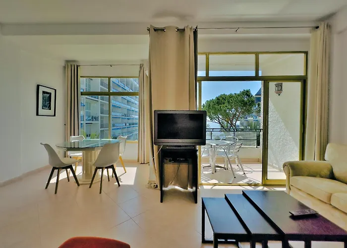 Skol 335. Fantastic Beachfront Facing South. Apartman