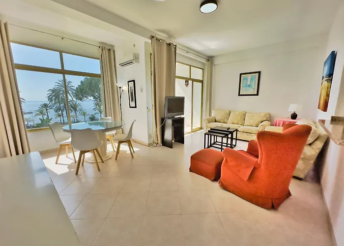 Apartman Skol 335. Fantastic Beachfront Facing South.