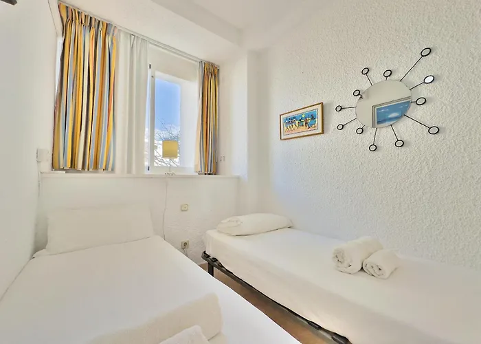 Skol 335. Fantastic Beachfront Facing South. Apartman