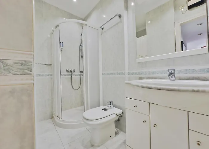 شقة Skol 335. Fantastic Beachfront Facing South.