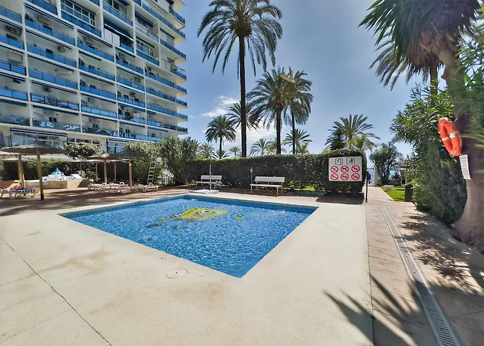 Skol 335. Fantastic Beachfront Facing South. *