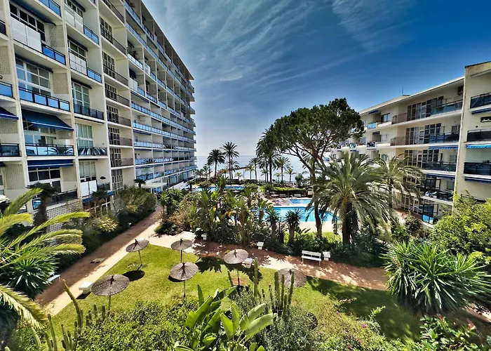Skol 335. Fantastic Beachfront Facing South. Apartman Marbella