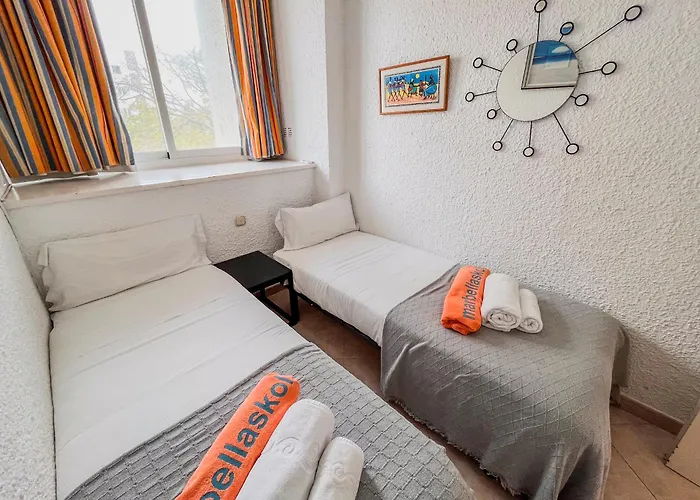 Apartman Skol 335. Fantastic Beachfront Facing South.