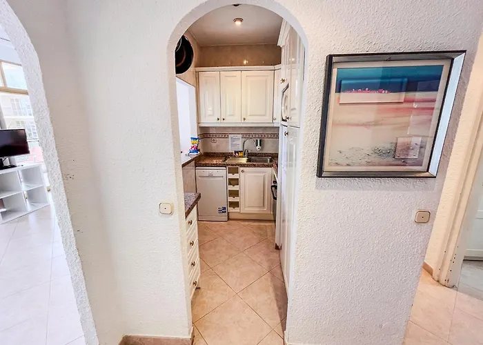 Skol 335. Fantastic Beachfront Facing South. Apartman Marbella