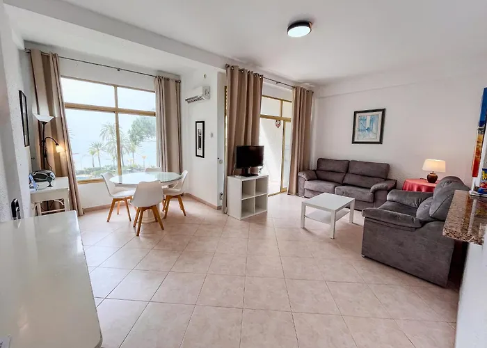 Skol 335. Fantastic Beachfront Facing South. Apartman *