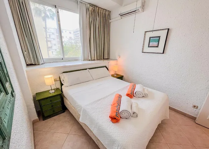 Apartman Skol 335. Fantastic Beachfront Facing South. *