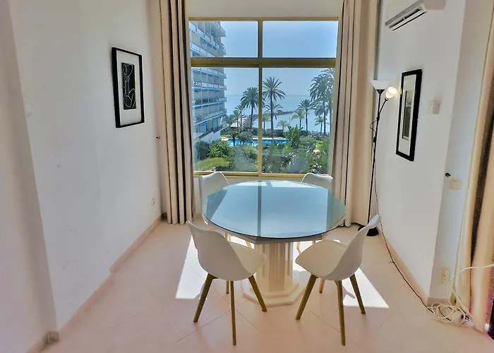 Skol 335. Fantastic Beachfront Facing South. * מארבלה