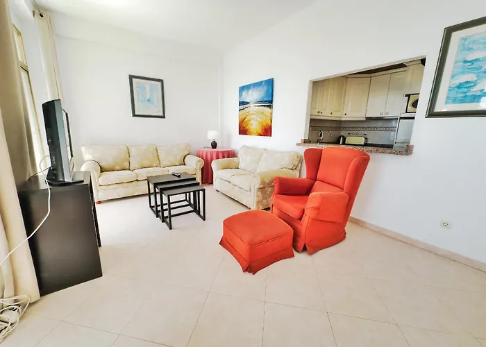 Skol 335. Fantastic Beachfront Facing South. דירה מארבלה