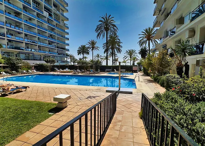Skol 335. Fantastic Beachfront Facing South. מארבלה