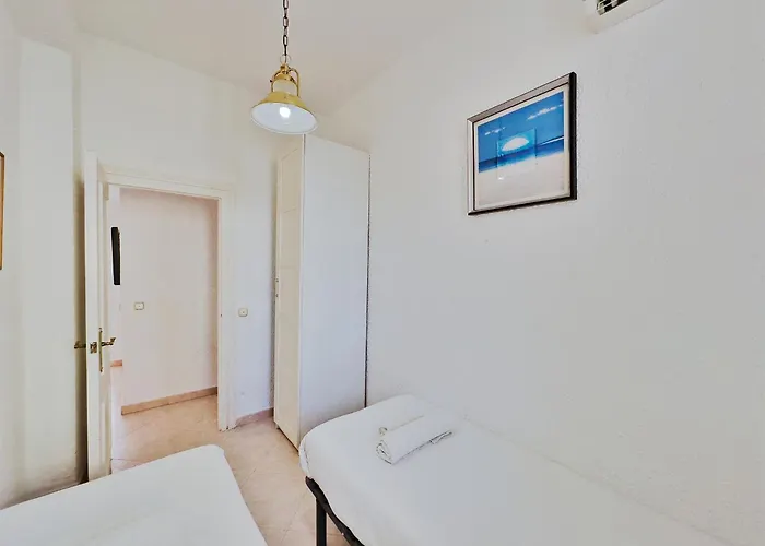 דירה Skol 335. Fantastic Beachfront Facing South. *