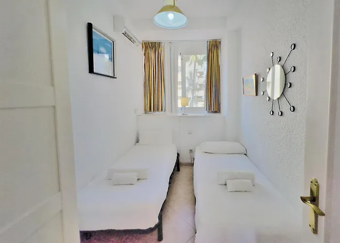 דירה Skol 335. Fantastic Beachfront Facing South. מארבלה