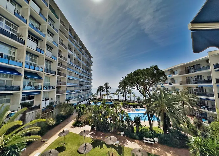 Skol 335. Fantastic Beachfront Facing South. * מארבלה