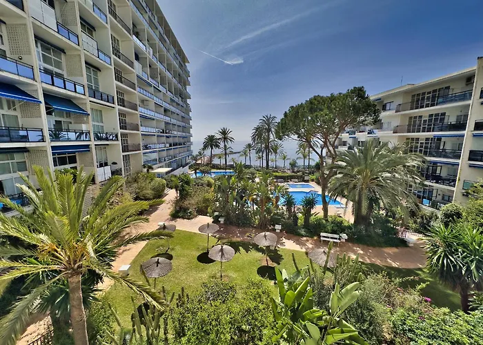 Skol 335. Fantastic Beachfront Facing South. דירה מארבלה